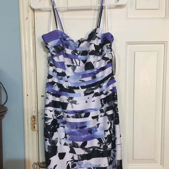 Dress - Picture 2 of 3